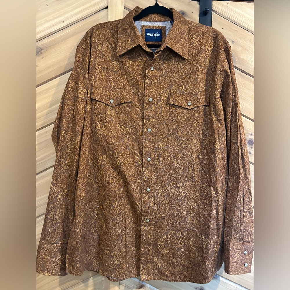 Wrangler Vintage Womens western pearl snap button down shirt.